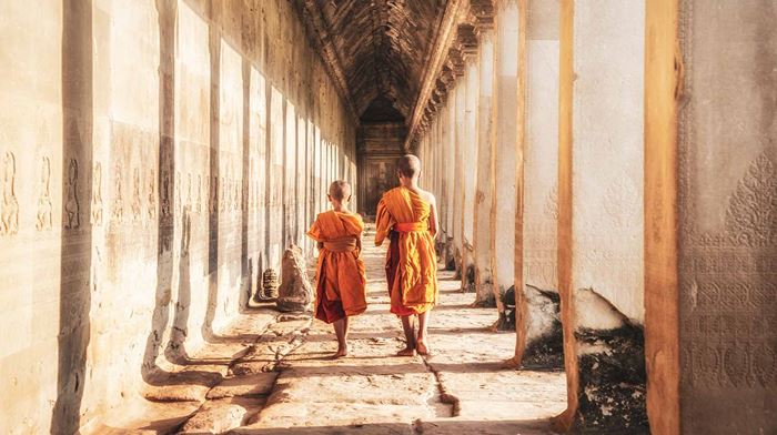 Cambodia, Siem Reap, Angkor Wat, gående munke