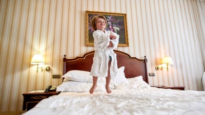dreng scaled på hotel