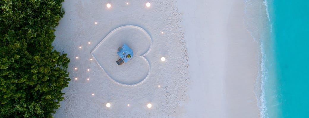 maldiverne avani plus fares romantisk middag haharu beach