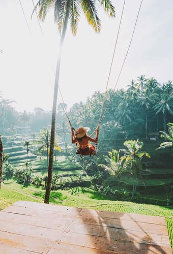 Indonesien Bali Tegalalang Ubud Kvinder Gynger Over Ris Mark 