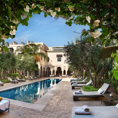 en af de tre pools ved villa des orangers i marrakesh marokko