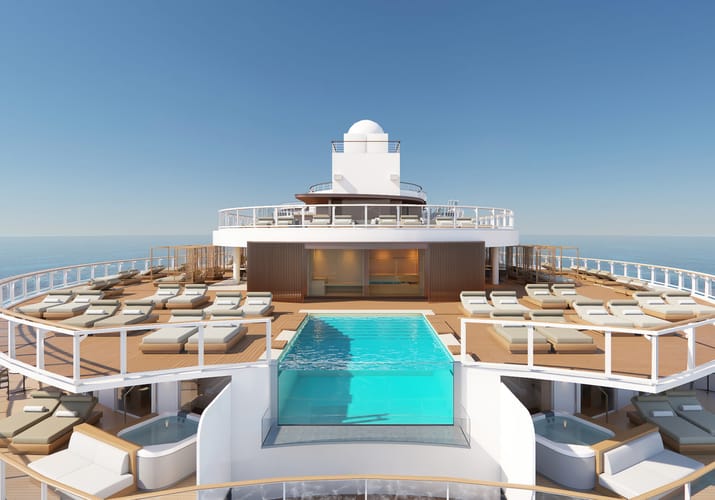 Haven sundæk med pool ombord på Norwegian Prima – eksklusivt luksusområde på krydstogtskibet