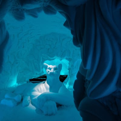 imponerende isskulptur på ishotellet