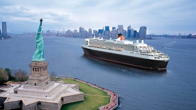 cunards queen mary 2 sejler forbi new york