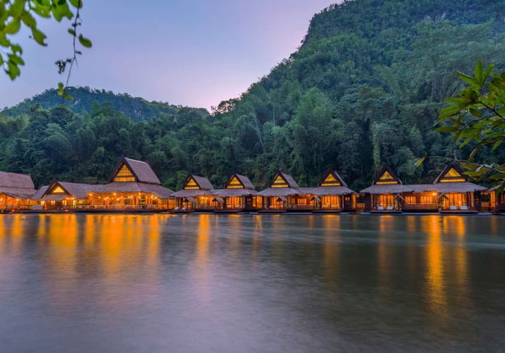 aftenstemning ved floathouse river kwai thailand