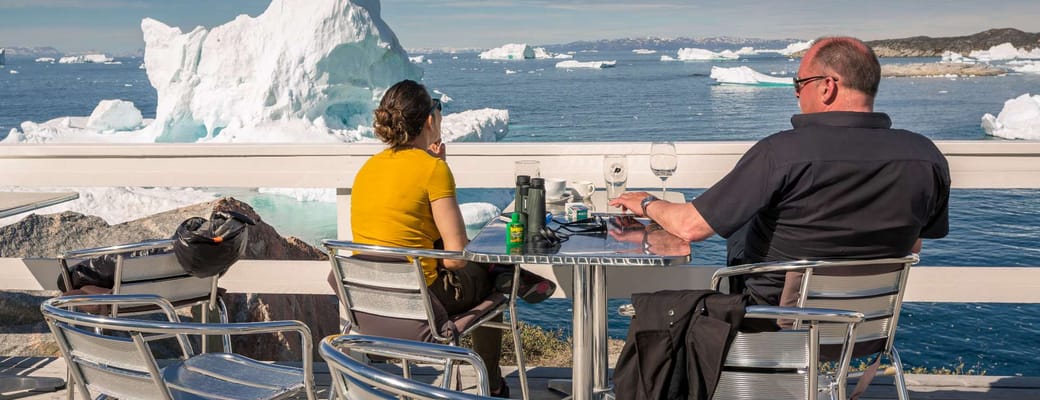 Gr&oslash;nland, Illulissat, Hotel Icefiord, Terrasse, Isbjerge, Natur
