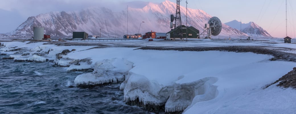 Norge svalbard basecamp explorer isfjord radio ramon lucas
