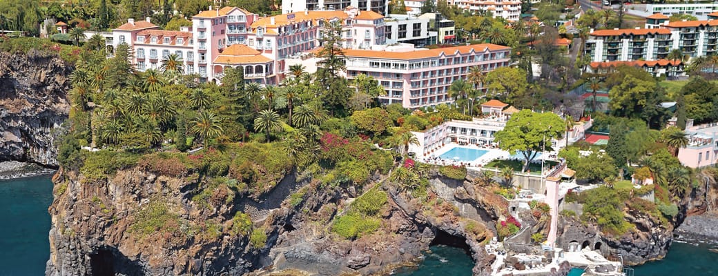 portugal-madeira-reid's-palace-belmond-hotel-front-fra-havet-fra-østsiden