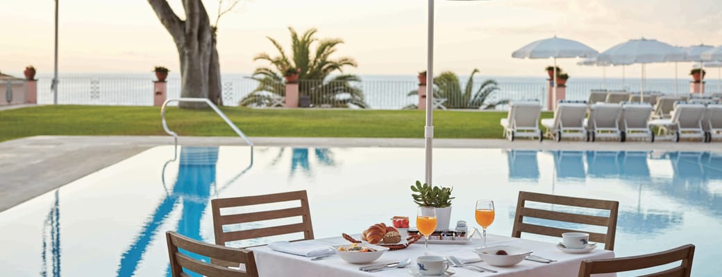 portugal-madeira-reid's-palace-belmond-hotel-pool-restaurant