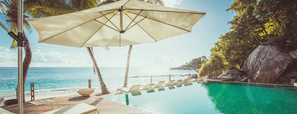 seychellerne mahe carana beach sunbeds