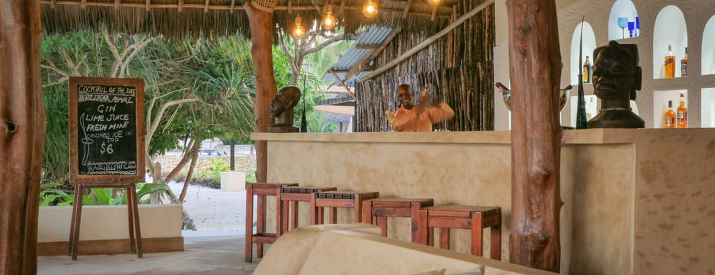 Poolbaren p&aring; Zanzibar Pearl