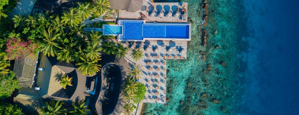 Rejser til Maldiverne, Centara Grand Island Resort & Spa, Infinity pool 