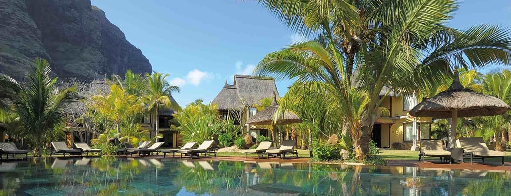 Rejser til Mauritius, Dinarobin Beachcomber Golf Resort & Spa, Det store poolomr&aring;de 