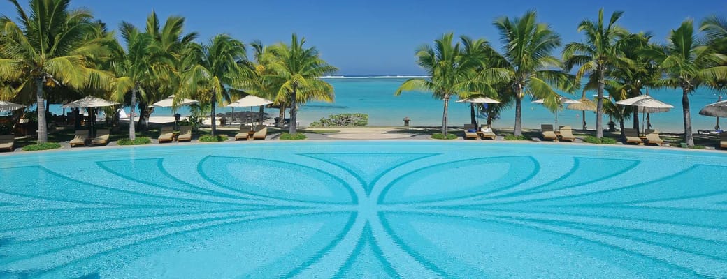 Rejser til Mauritius, Paradis Beachcomber Golf Resort & Spa, Swimmingpoolen med udsigt til havet