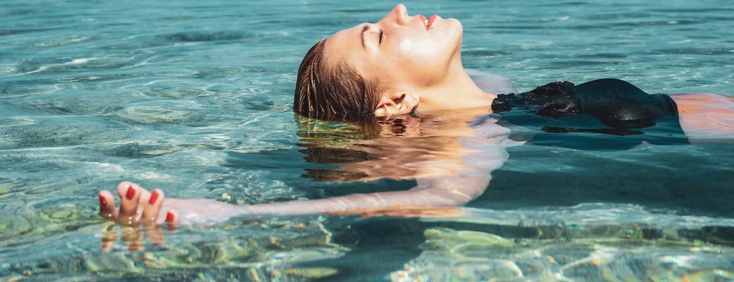 mauritius ung kvinde slapper vandkanten