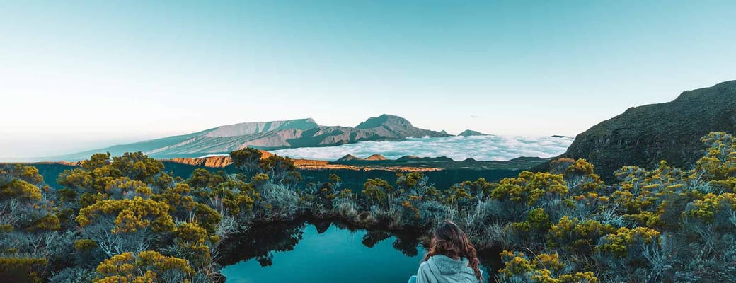Réunion piton des neiges kvinde kigger over landskab