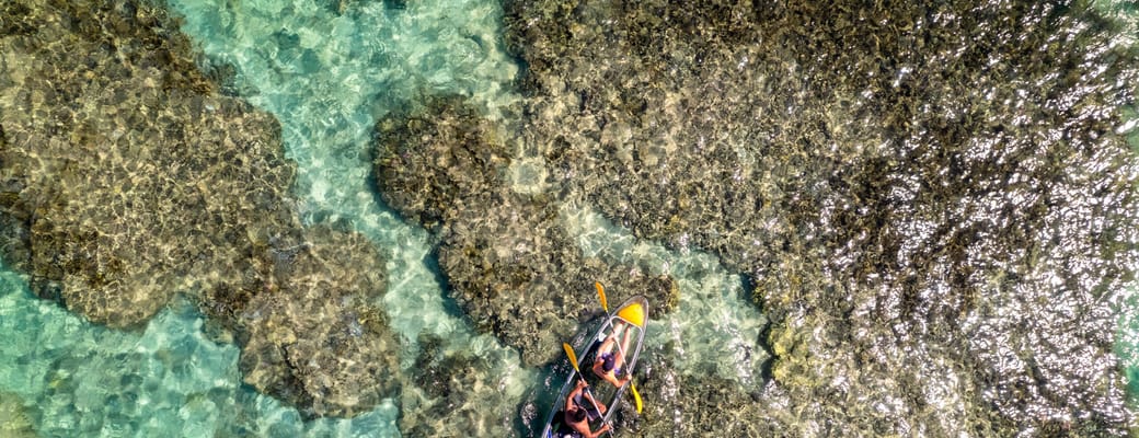 Réunion saint gilles gennemsigte kayak set fra luften scaled