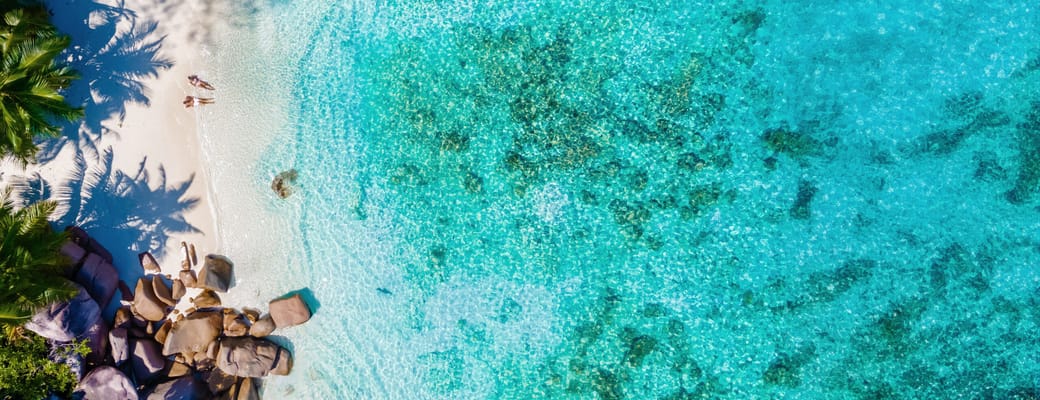 seychellerne par ligger hemmelig strand scaled på