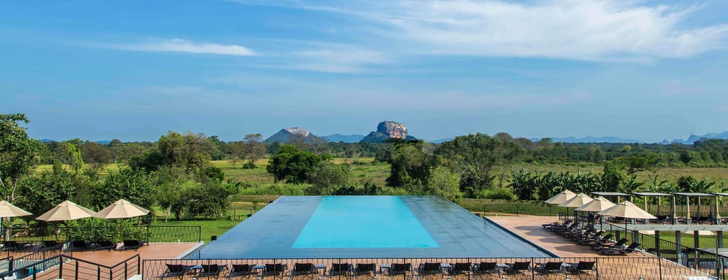 Sri Lanka Sigiriya Aliya Resort Pool Udsigt Sigiriya Klilppen