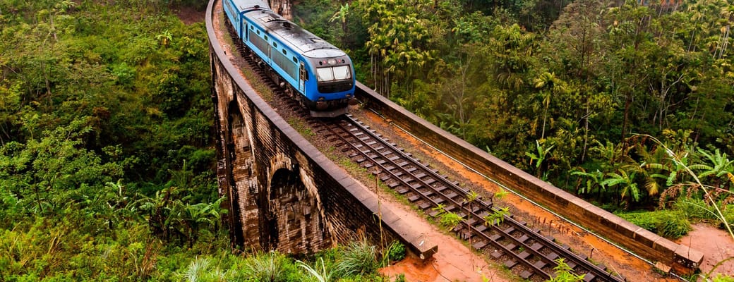 tog over nine arches bridge ella sri lanka