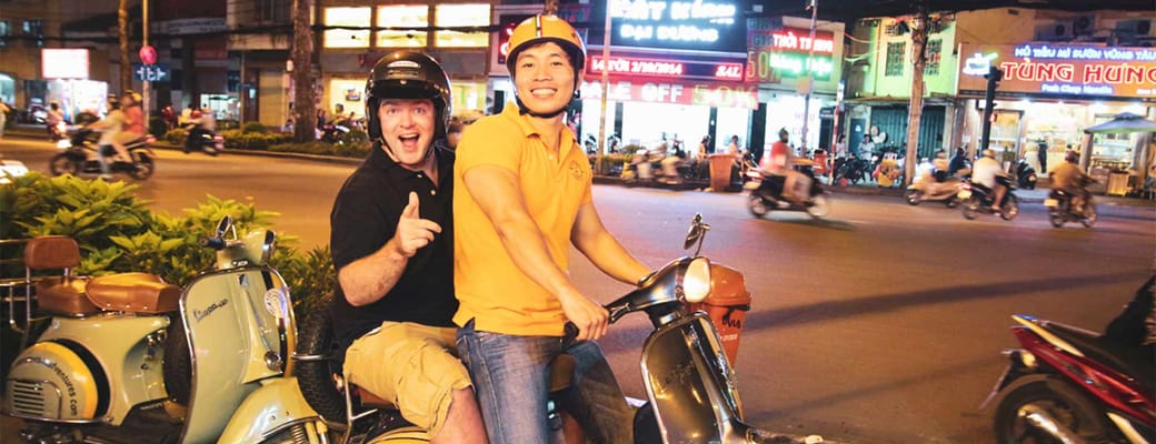 vietnamesisk par p&aring; vespa