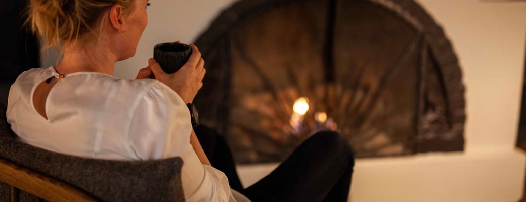 Hygge ved pejsen
