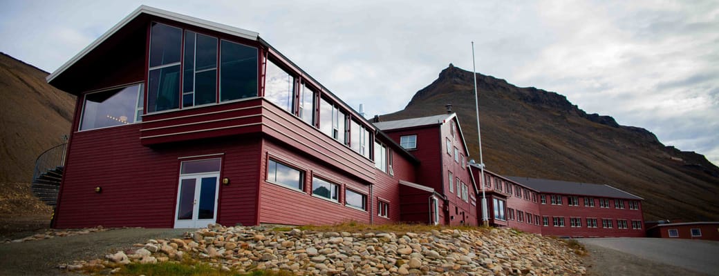 Outside Sommer, Funken Lodge, Svalbard, Norge