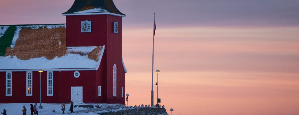 Gr&oslash;nland, Sisimiut, Kirke, Aftenlys, Tusm&oslash;rke, Natur