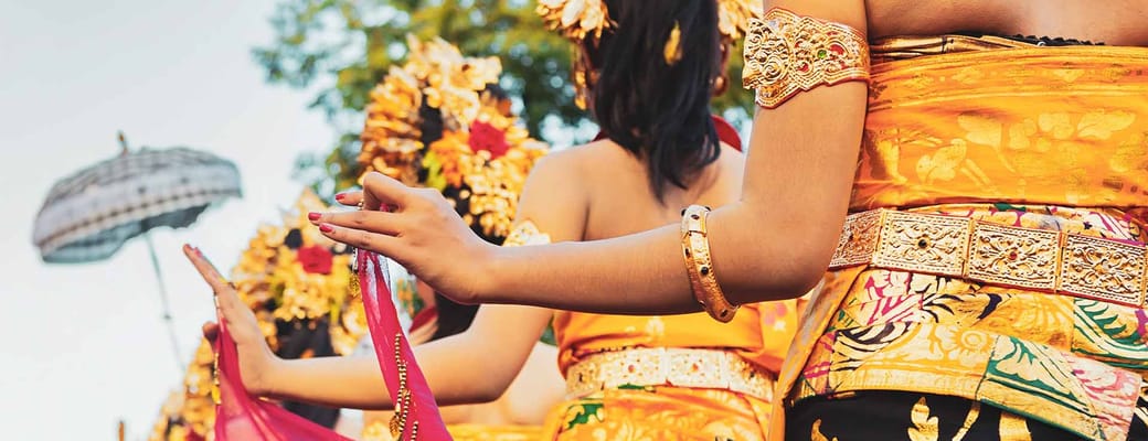 Indonesien Bali farverig sarong kultur dans kvinder