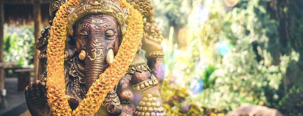 Indonesien hinduestatue artem beliaikin uns jungle