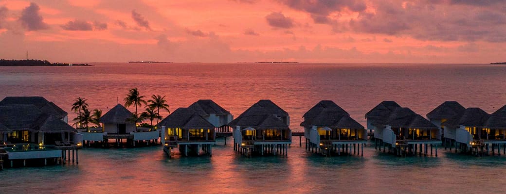 Rejser til Maldiverne, Finolhu Baa Atoll, Water villaer i solnedgangen