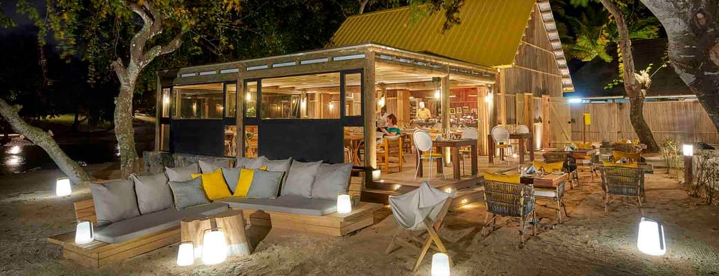Rejser til Mauritius, The Ravenala Attitude, Aftenstemning p&aring; restauranten Kot Nou
