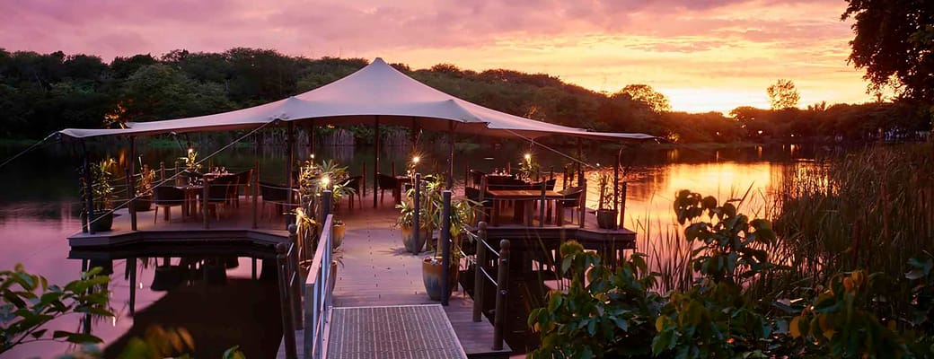 Rejser til Mauritius, The Ravenala Attitude, Riviera - den flydende restaurant p&aring; Ravenala Attitude