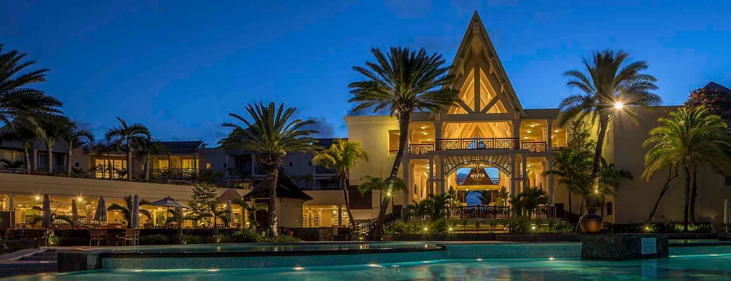 Rejser til Mauritius, The Residence Mauritius, Aftenstemning ved poolen