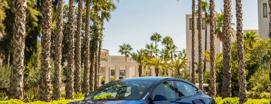 Spanien Mallorca Ikos Porto Petro Local Drive Adventure Tesla Car