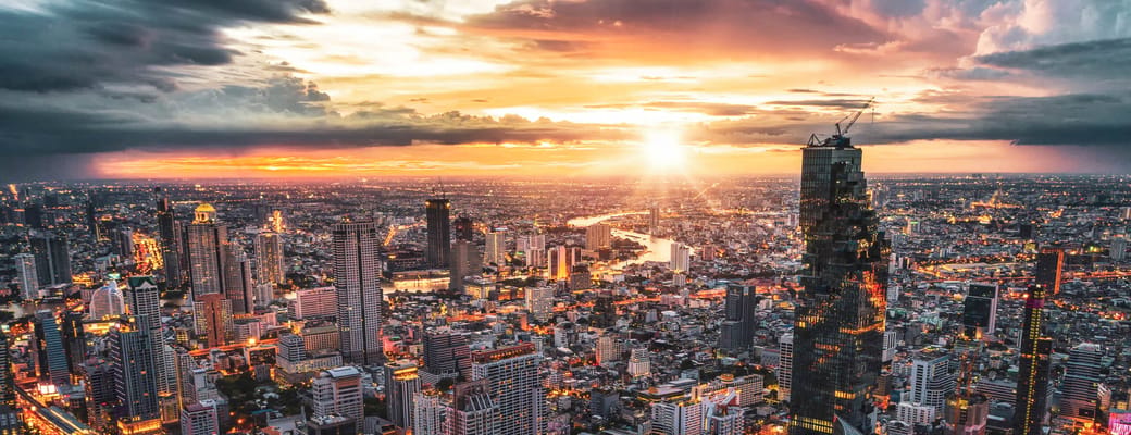 smuk aften over bangkok skyline
