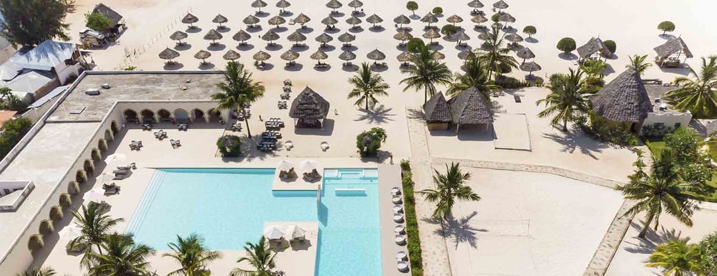 Swimmingpoolen ved stranden