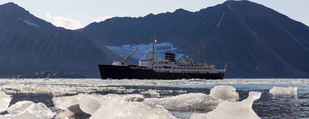 Norge svalbard mini nordstjernen photo malin sejltur