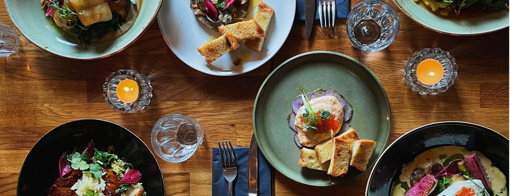 veldækket bord bardus bistro i tromsø norge