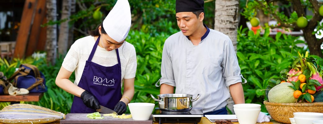 Vietnam sjourney luxury train cooking school scaled