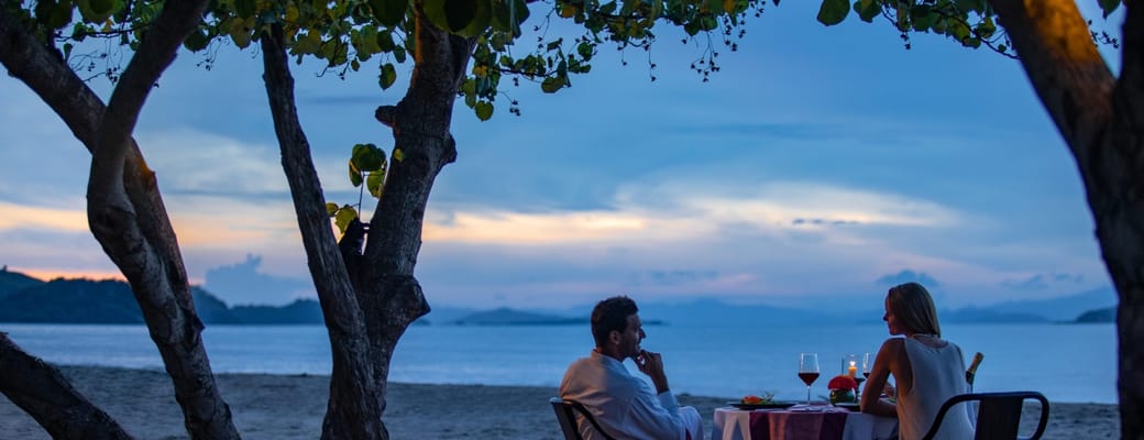 Indonesien flores labuan bajo sudamala komodo dinner beach scaled resort