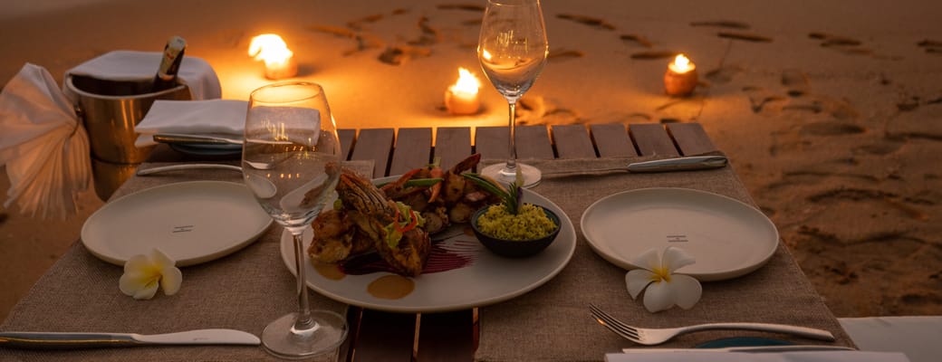 sri lanka ahu bay beach dinner scaled oplevelse