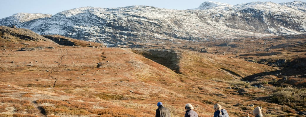 Gr&oslash;nland nuuk kangiusaq fire vandrere tur foto credit oscar carl kangiusaq scaled lejr p&aring; lejr