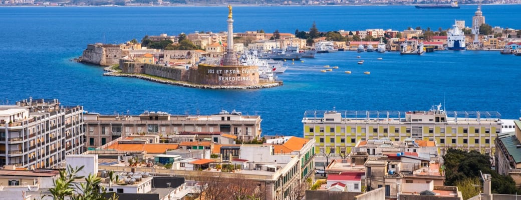 Str&aelig;det ved Messina med udsigt mod det italienske fastland, Sicilien