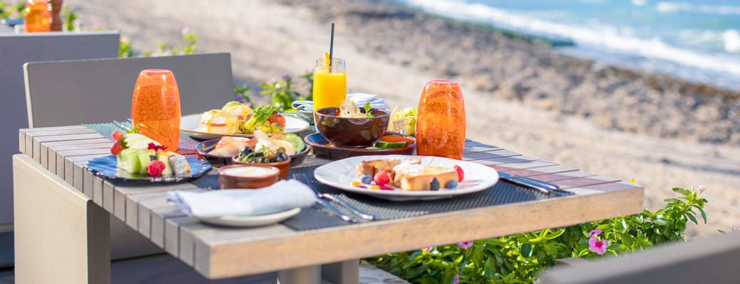 Oman Muscat Al Bustan Palace Ritz Carlton Hotel The Pavilion Bar Exterior Strand