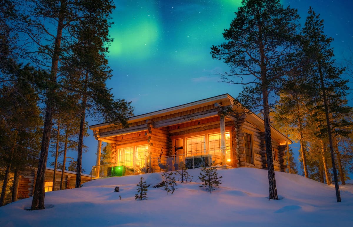 Nordlys og luksuriøs jacuzzi hytte i Lapland