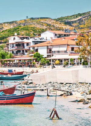graekenland halkidiki landskab havn baade