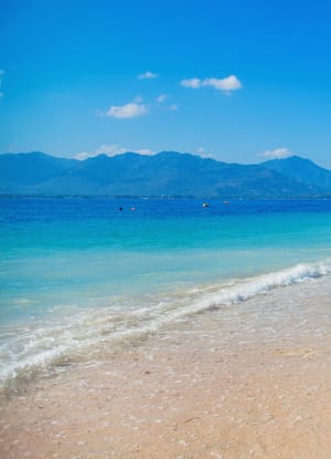 Indonesien gili pige cykler strand scaled p&aring;