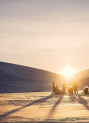 Svalbard barentsburg snescooter gruppe