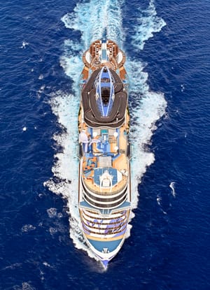 NCL Viva ved San Juan, Puerto Rico - krydstogtskib set fra oven